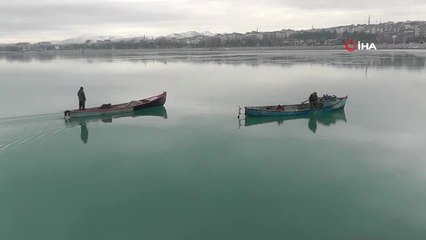 Beyşehir Gölü'nde Buzlar Arasında Avlanma Mesaisi