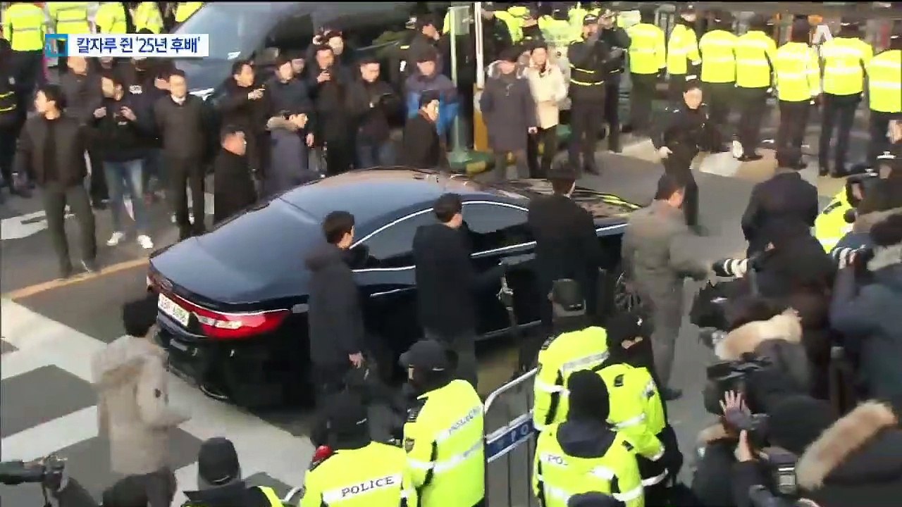 ‘구속 기로’ 양승태, 검찰 출신 25년 후배 앞에 선다