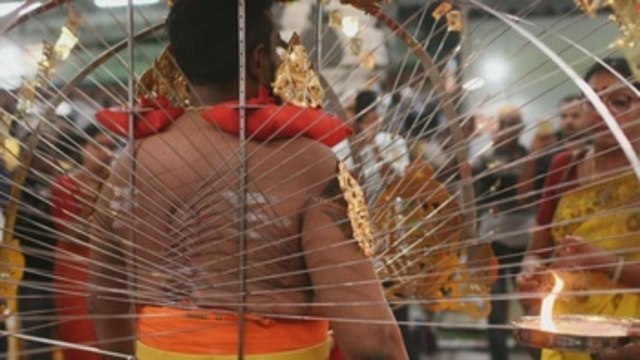 Hindúes malasios y de Singapur llenan los templos para ofrecer oraciones de Año Nuevo