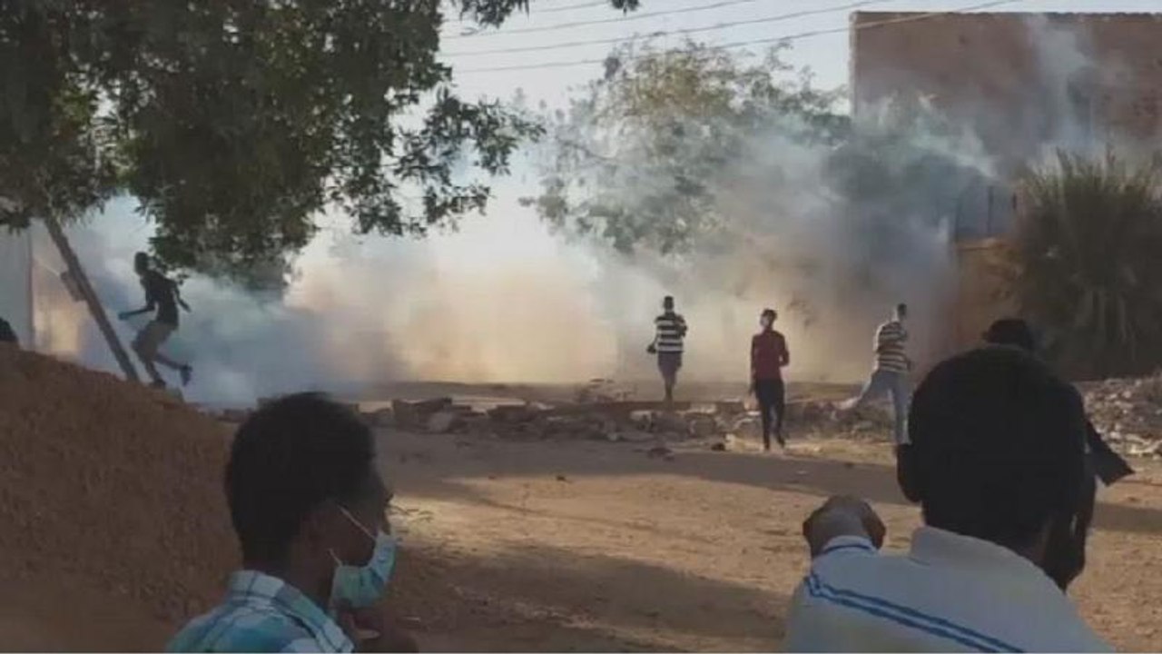 Sudan police disperse new anti-Bashir demo