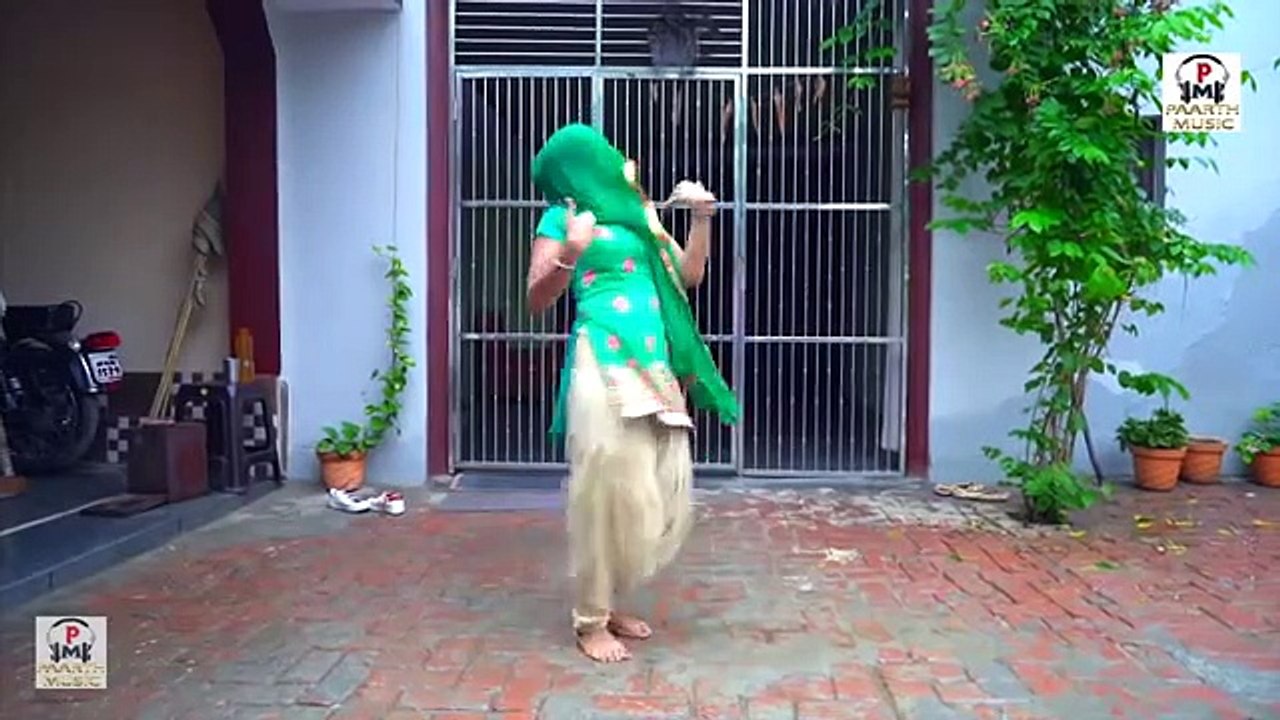 haryanvi dance  इस नई बहु ने अपने डांस के कारनामे से पुरे कुनबे मैं आंधी तार राखी है  indian viral dirv