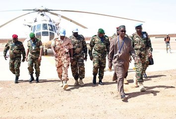 Le ministre d'Etat chargé des Affaires présidentielles et de la Défense nationale rend visite aux soldats guinéens au Mali