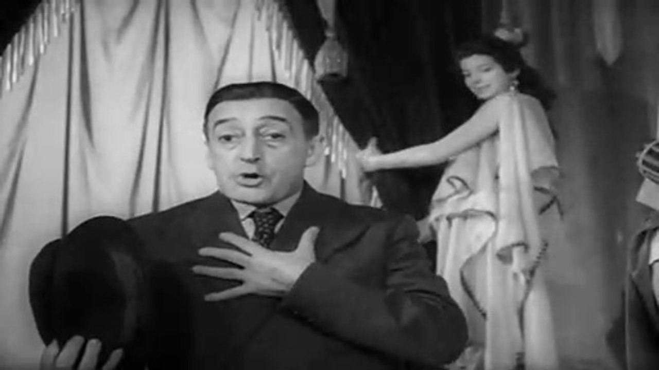 Siamo uomini o caporali  (Film Completo -primo tempo) con Totò