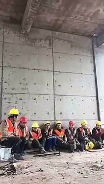 Cet ouvrier danse mieux que Michael Jackson !