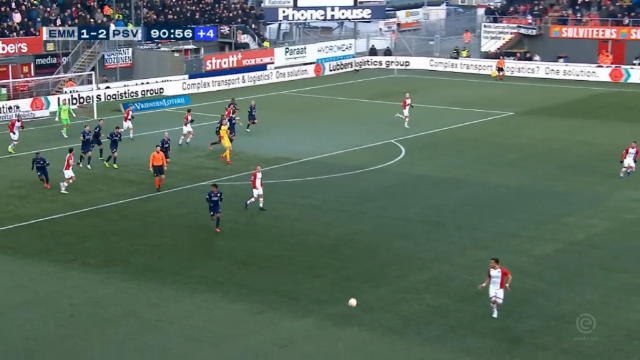 لقطة: الدوري الهولندي: إيمين يخطف تعادلًا ملحميًّا أمام المتصدّر آيندهوفن
