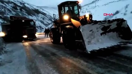 Gümüşhane'de Ekiplerin Zorlu Kar Mücadelesi