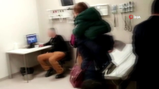 Hasta çocuklar sıra bekledi, doktor iskambil oynadı