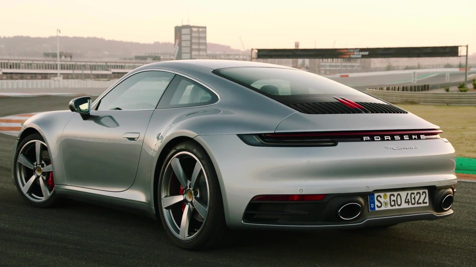 Porsche 911 Carrera S Dolomite Design in Silver Metallic - video dailymotion