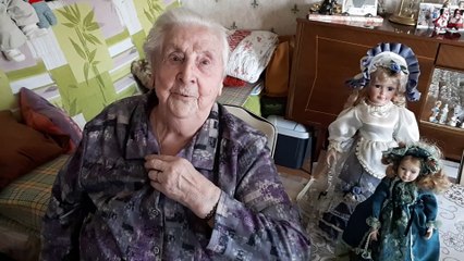 Estelle Leroux, habitante de Oye-Plage, donne sa collection de poupées