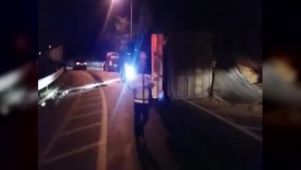 동광양 나들목 인근서 25톤 트레일러 전도 / YTN