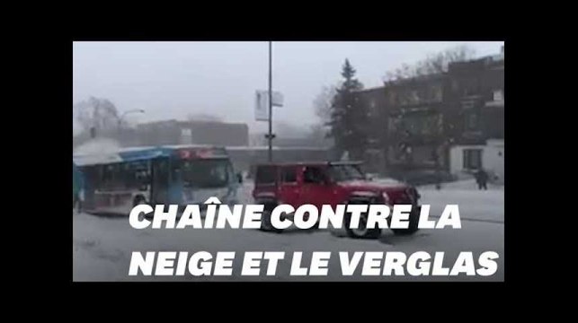 Face à la neige, ces automobilistes québécois ont prouvé que l'union fait la force
