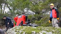 Demirci'de uçurumda mahsur kalan 12 keçi kurtarıldı - MANİSA