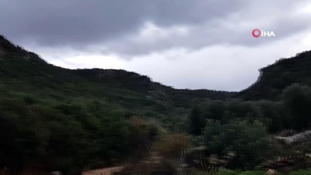 Kaş-Kalkan Karayoluna Kaya Parçası Düştü, Seralar Sular Altında Kaldı