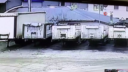Ecel tırın kasasında yakaladı, son anları güvenlik kamerası tarafından kaydedildi