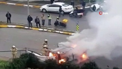- Beylikdüzü'nde bir araç alev alev yandı