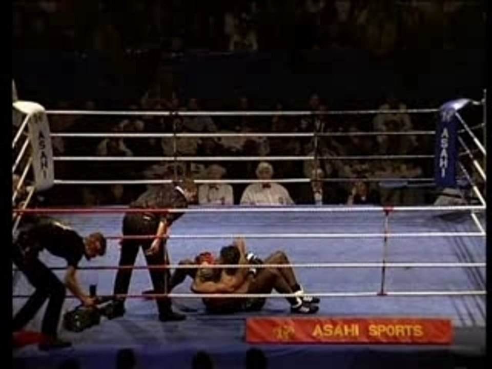 Allistar Overeem vs. Ricardo Fyeet