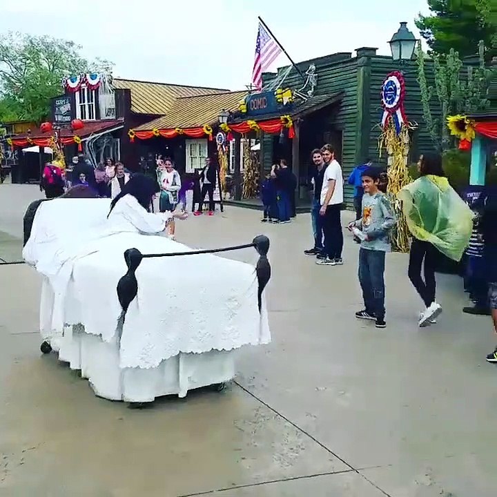 Ces artistes de rue font un Remake de l'Exorciste... Flippant