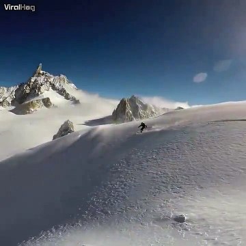 Un skieur hors piste déclenche une énorme avalanche!