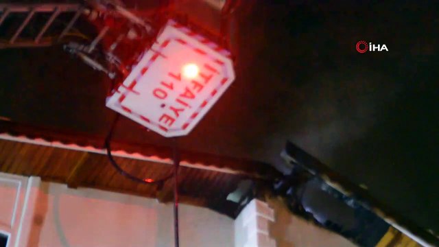 Teras kattaki yangın korkuttu