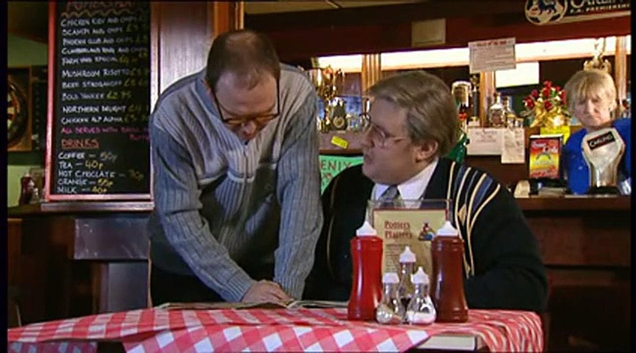 Phoenix Nights S02 E03