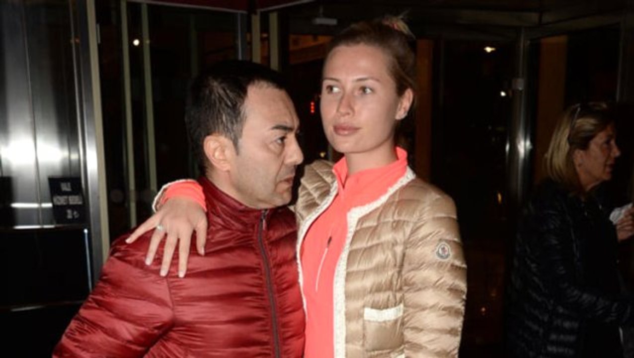Serdar Ortaç'ın Eşi Chloe Loughnan, Sosyal Medyadan Gelen "Biraz Kocanla İlgilen" Yoruma Sert Çıktı