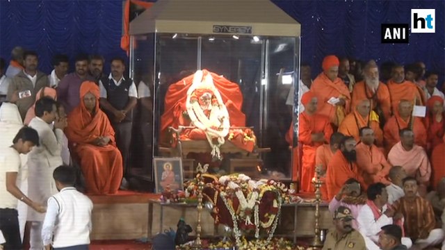 Devotees pay last respects to Sivakumar Swami in Karnataka