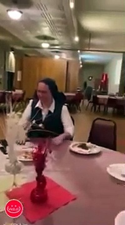 Monjas rockeando con Queen We Will rock you (viral facebook)