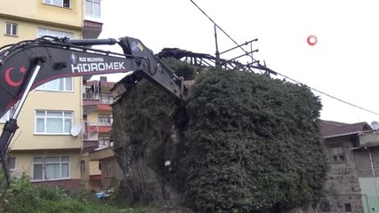 Tinercilerin Evi Haline Gelen Bina Yıkıldı