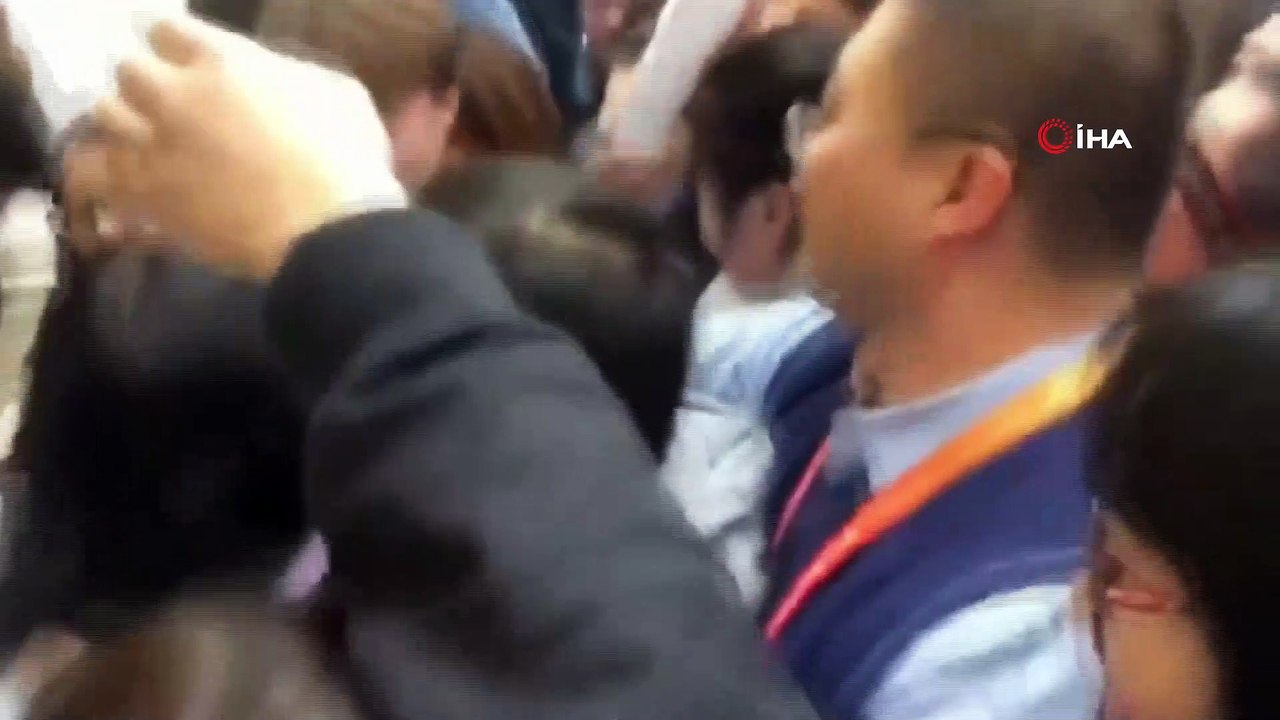 - Çin’de gazeteciler bir rapor için birbirlerini ezdi