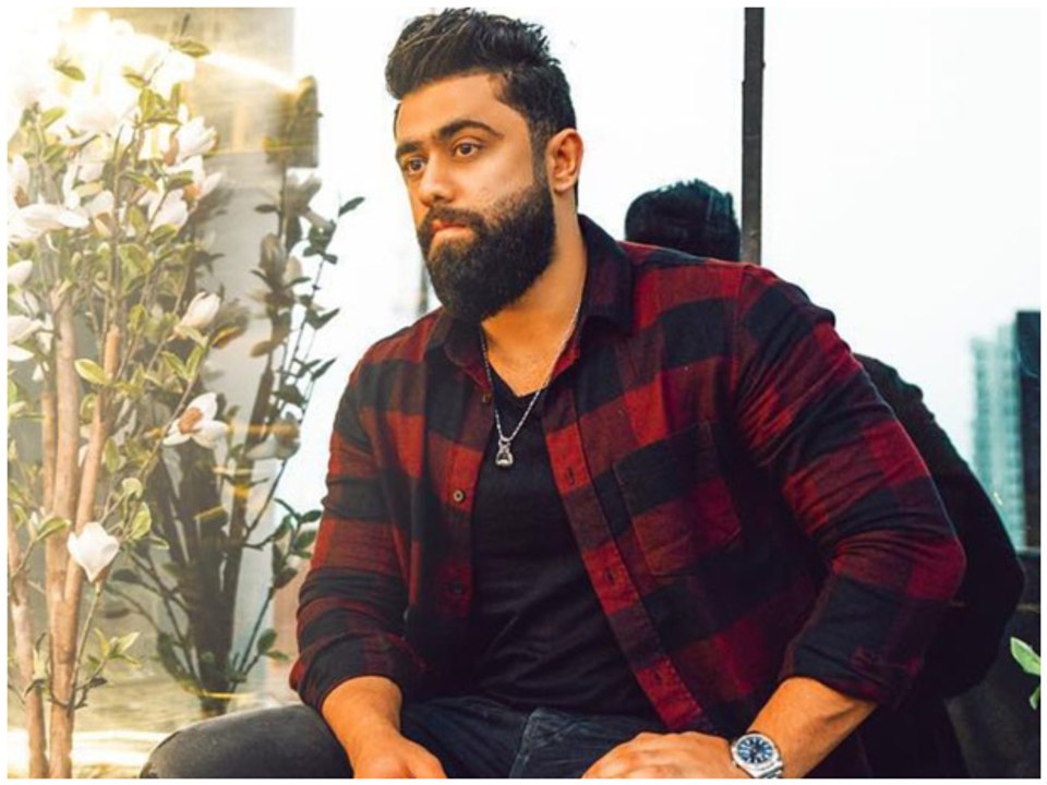 فيديو خالد بو صخر من داخل المستشفى.. ويرد بعنف على اتهامه بتجميل أنفه!