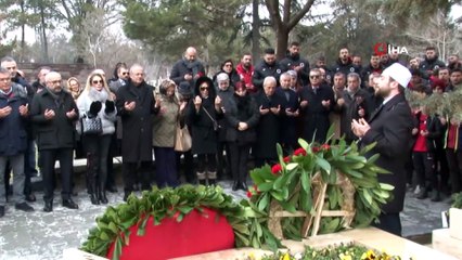 İlhan Cavcav kabri başında anıldı