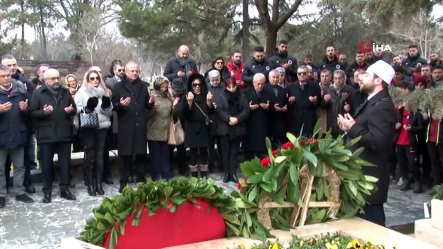 İlhan Cavcav kabri başında anıldı