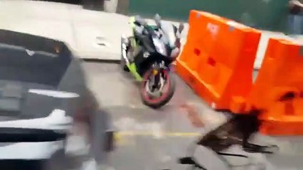 Ünlü illüstratör taksinin camına çizdiği bisikletle New York turu attı