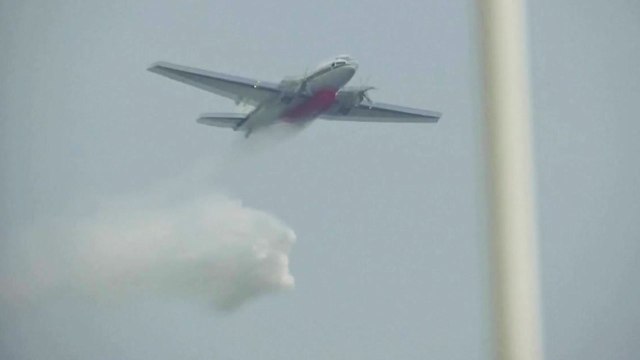 서해서 미세먼지저감 첫 인공강우 실험 / YTN