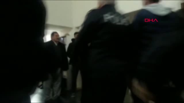 Bursa Adliyedeki Kavgayı Polis, Biber Gazı Sıkarak Ayırabildi