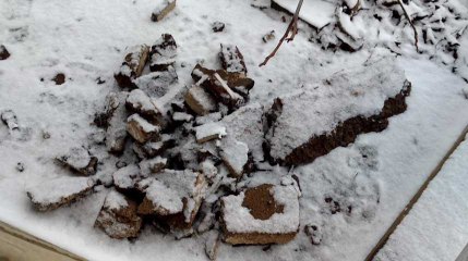 Cuesmes/Mons.Le pont de l'avenue Wauters perd des pierres.Video Eric Ghislain