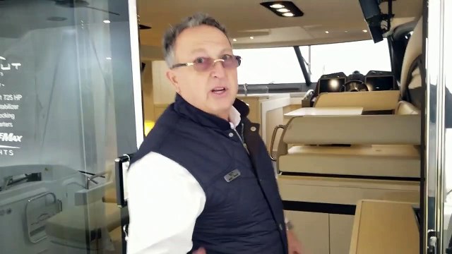 2018 Azimut 54 Flybridge Yacht For Sale at MarineMax Huntington, NY