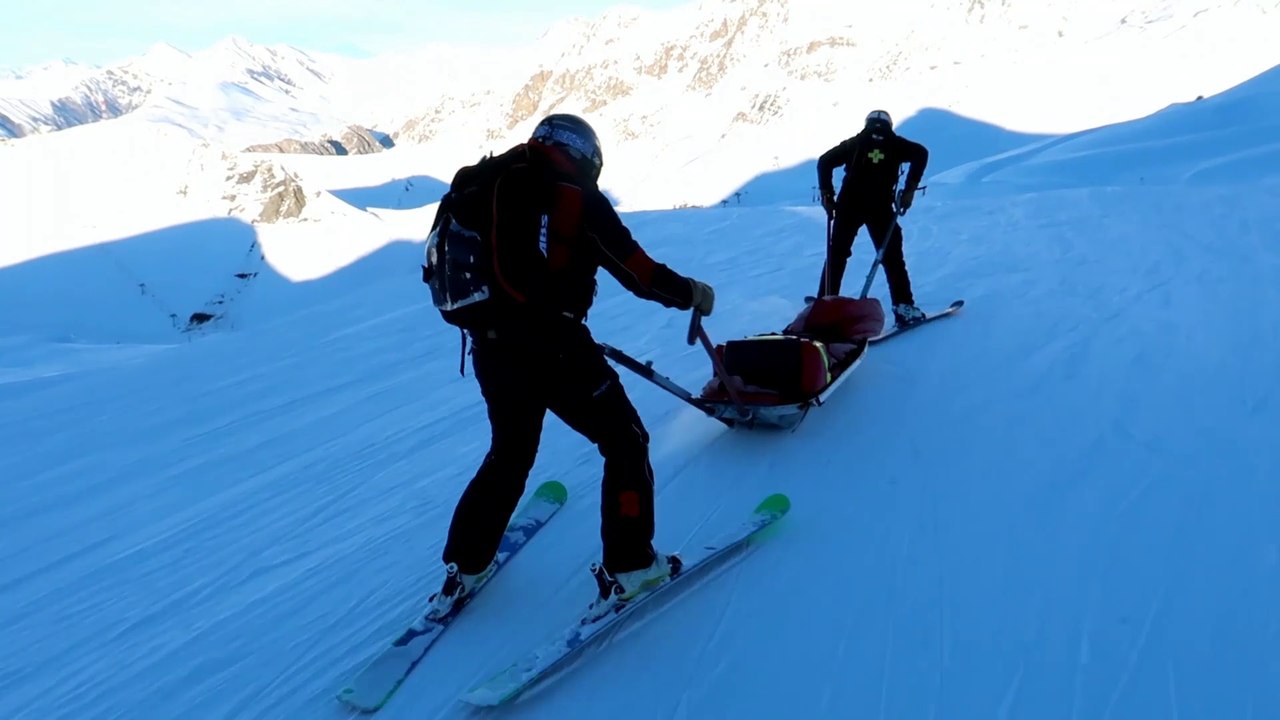 IMMERSION / Secours, prévention : pisteurs secouristes, les anges gardiens des pistes