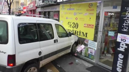 Tokat'ta Kontrolden Çıkan Araç İş Yerine Girdi