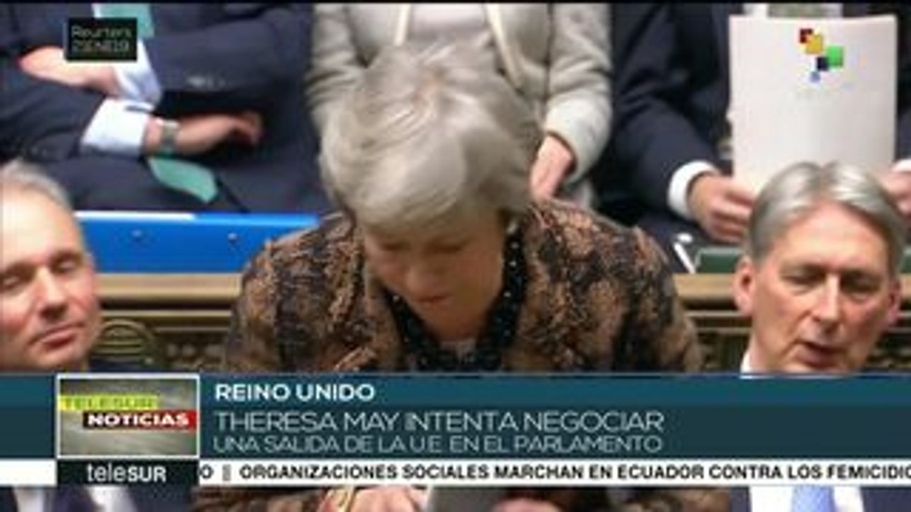 Theresa May intenta negociar salida de la UE en parlamento británico