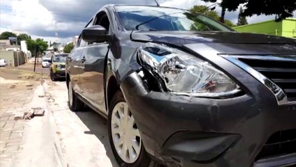 Nissan Versa e Volkswagen Saveiro batem em cruzamento no Parque São Paulo
