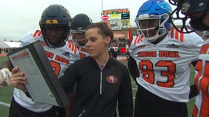 Katie Sowers coaches up players at Reese's Senior Bowl