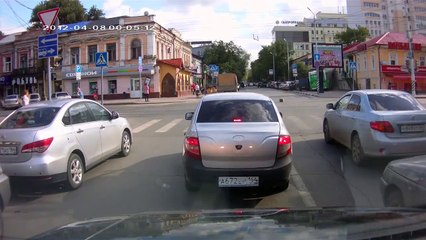 Un bus tente d'éviter un piéton  et c'est le drame