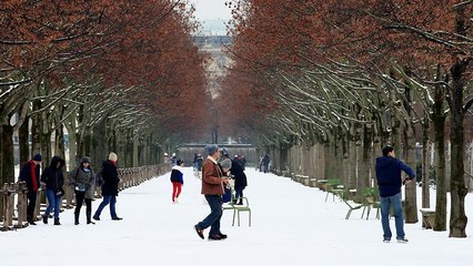 Eiffelturm geschlossen: Erster Schnee in Paris