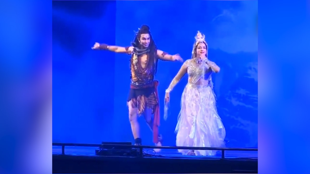 Hema Malini performs at Pravasi Bhartiya Divas in Varanasi