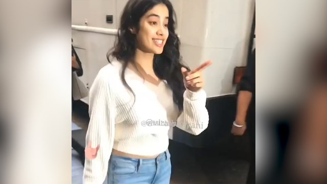 Photographers tease Janhvi Kapoor by calling her Sara Ali Khan, watch her reaction