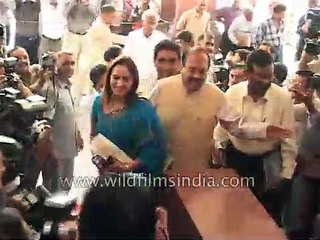 Bollywood celebrities in Indian Parliament- 2004 archival footage