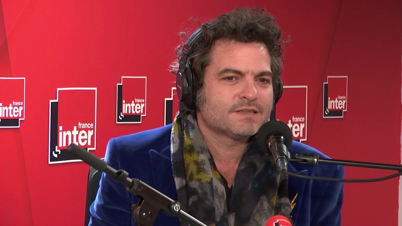 Le chanteur Matthieu Chedid à propos de sa grand-mère Andrée Chedid : " Elle m'a appris un regard de distance et d'empathie "