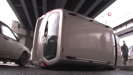 Bayrampaşa'da Kaza Yapan Araç Yan Yattı, Trafik Felç Oldu