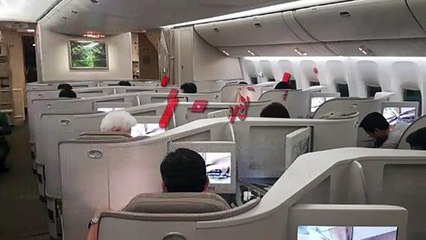 Penumpang Maskapai Ini Minta Bantuan Pramugari untuk Melepaskan Celana Dalamnya
